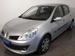 Gris Utilisé 2008 Renault Clio II Citadine | 5 990 €