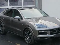 Utilisé 2023 Porsche Cayenne SUV | 110 000 € (Prix juste)