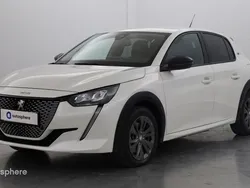 Blanc Utilisé 2022 Peugeot e-208 Allure Citadine | 16 499 € (Prix juste)