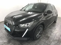 Noir Utilisé 2021 Peugeot e-208 Allure Citadine | 15 999 € (Prix juste)