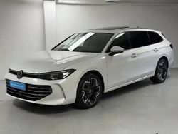 Blanc oryx nacrée Utilisé 2024 VW Passat Elegance Break | 39 500 €