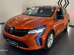 Orange Utilisé 2023 Renault Clio V Evolution Berline | 17 499 € (Prix juste)