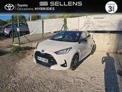 Biton blanc lunaire / toit noir Utilisé 2023 Toyota Yaris Hybrid Sport Berline | 25 490 € (Prix cher)