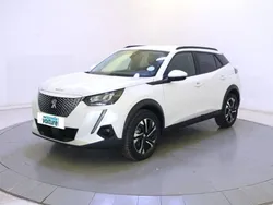 Blanc Utilisé 2021 Peugeot e-2008 Allure SUV | 16 990 € (Prix juste)