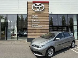Utilisé 2016 Toyota Auris Hybrid Berline | 15 980 € (Prix juste)
