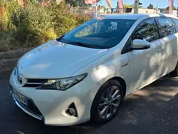 Blanc Utilisé 2014 Toyota Auris Hybrid Berline | 10 990 € (Prix juste)