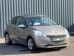 Utilisé 2012 Peugeot 208 Allure Citadine | 7 990 € (Prix juste)