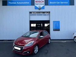 Rouge Utilisé 2017 Peugeot 208 Active Citadine | 11 500 € (Prix cher)