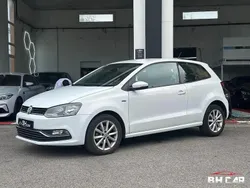 Blanc Utilisé 2015 VW Polo LOUNGE Citadine | 9 490 € (Prix assez cher)