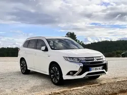 Blanc Utilisé 2015 Mitsubishi Outlander P-HEV Intense SUV | 13 000 €