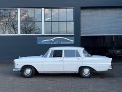 Blanc Utilisé 1965 Mercedes 230 Berline | 30 900 €