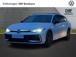 Blanc Utilisé 2024 VW Passat R Coupé | 41 900 €