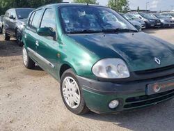 Utilisé 2001 Renault Clio II Expression Citadine | 3 790 € (Prix assez cher)