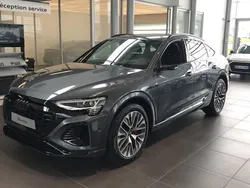 Gris daytona nacré Utilisé 2024 Audi Q8 Sportback e-tron S-Line SUV | 64 900 € (Prix juste)