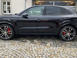 Utilisé 2024 Porsche Cayenne S E-Hybrid SUV | 125 000 €