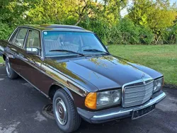 Marron Utilisé 1980 Mercedes 200 Berline | 25 000 €