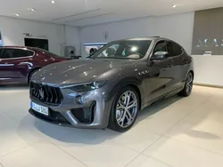 Gris Utilisé 2020 Maserati Levante SUV | 153 900 €