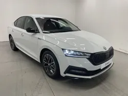 Blanc Utilisé 2024 Skoda Octavia SportLine Berline | 33 995 € (Prix juste)