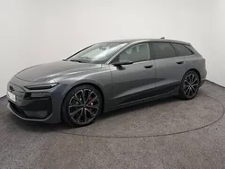 Gris daytona nacré Utilisé 2025 Audi e-tron Sport SUV | 114 700 €