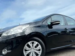 Noir Utilisé 2014 Peugeot 208 Active Citadine | 4 990 € (Prix assez cher)