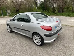 Utilisé 2001 Peugeot 206 CC Cabriolet | 4 900 € (Prix assez cher)