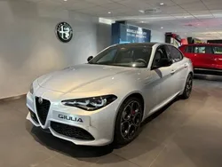 Gris Nouvelle 2025 Alfa Romeo Giulia Veloce Berline | 49 990 € (Prix juste)