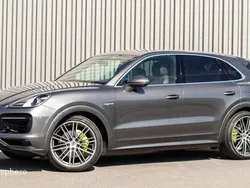 Gris quartzite métallisée Utilisé 2020 Porsche Cayenne SUV | 79 900 € (Prix juste)