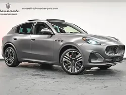 Gris Nouvelle 2024 Maserati Grecale Folgore SUV | 124 900 €