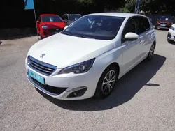 Utilisé 2017 Peugeot 308 Allure Berline | 10 900 € (Prix assez cher)