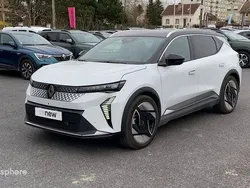 Blanc nacré/toit noir etoilé Utilisé 2024 Renault Scénic Iconic Monospace | 49 490 € (Prix juste)