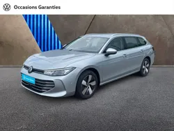 Gris Utilisé 2024 VW Passat Life Break | 34 889 € (Prix assez cher)