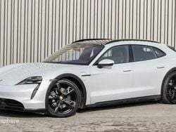 Utilisé 2022 Porsche Taycan Berline | 75 900 € (Prix juste)