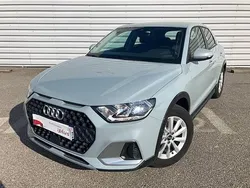 Gris flèche nacré Utilisé 2023 Audi A1 Design Citadine | 24 990 € (Prix assez cher)