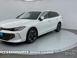 Blanc Utilisé 2024 VW Passat Elegance Coupé | 45 200 €