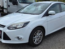 Blanc Utilisé 2013 Ford Focus Titanium Berline | 5 490 € (Bon prix)