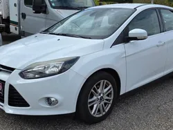 Blanc Utilisé 2013 Ford Focus Titanium Berline | 5 490 € (Bon prix)