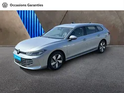 Argente Utilisé 2024 VW Passat Life Break | 36 990 € (Prix assez cher)