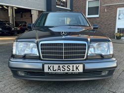 Noir Utilisé 1993 Mercedes E500 Berline | 67 900 €