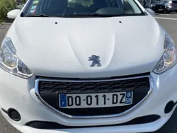Utilisé 2015 Peugeot 208 Style Citadine | 9 490 € (Prix juste)