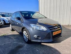Gris Utilisé 2011 Ford Focus Trend Berline | 8 990 € (Prix juste)