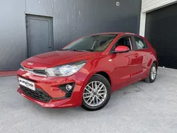 Rouge grenadine mã©tallisã© Utilisé 2022 Kia Rio Active Berline | 15 999 € (Prix juste)