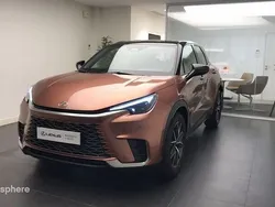 Cuivre basson métallisé/toit noir Utilisé 2024 Lexus LBX SUV | 34 990 € (Prix juste)