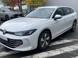 Blanc Utilisé 2024 VW Passat Life Break | 37 499 € (Prix cher)
