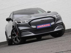 Gris Utilisé 2023 Ford Mustang Mach-E Premium SUV | 34 950 € (Prix juste)
