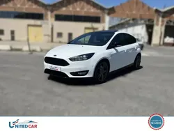 Blanc Utilisé 2017 Ford Focus ST-Line Berline | 13 900 € (Prix juste)