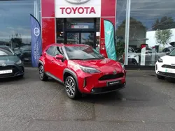 Rouge Utilisé 2024 Toyota Yaris Cross Design SUV | 25 990 € (Prix assez cher)