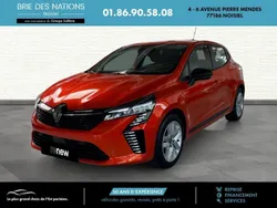 Orange Utilisé 2024 Renault Clio V Evolution Berline | 15 480 € (Prix juste)