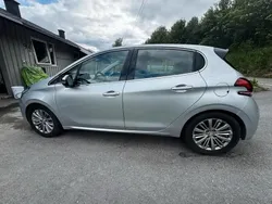 Utilisé 2016 Peugeot 208 Allure Citadine | 6 000 € (Bon prix)