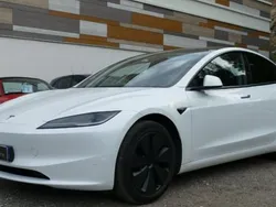Blanc Utilisé 2024 Tesla Model 3 Standard Range Berline | 32 990 € (Prix cher)