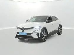 Blanc toit noir Occasion 2023 Renault Megane E-Tech Berline | 23 790 € (Prix juste)